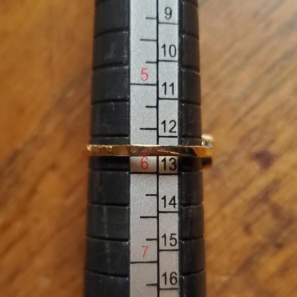 NWOT Dainty Gold Trinity Ring, sz 5.75 - Picture 7 of 7